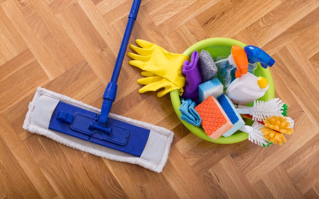 تنظيف الأرضيات الخشبية